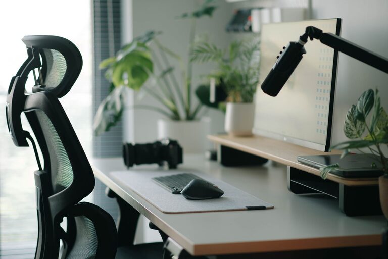 Desk Setup Tips for Boosting Focus and Comfort